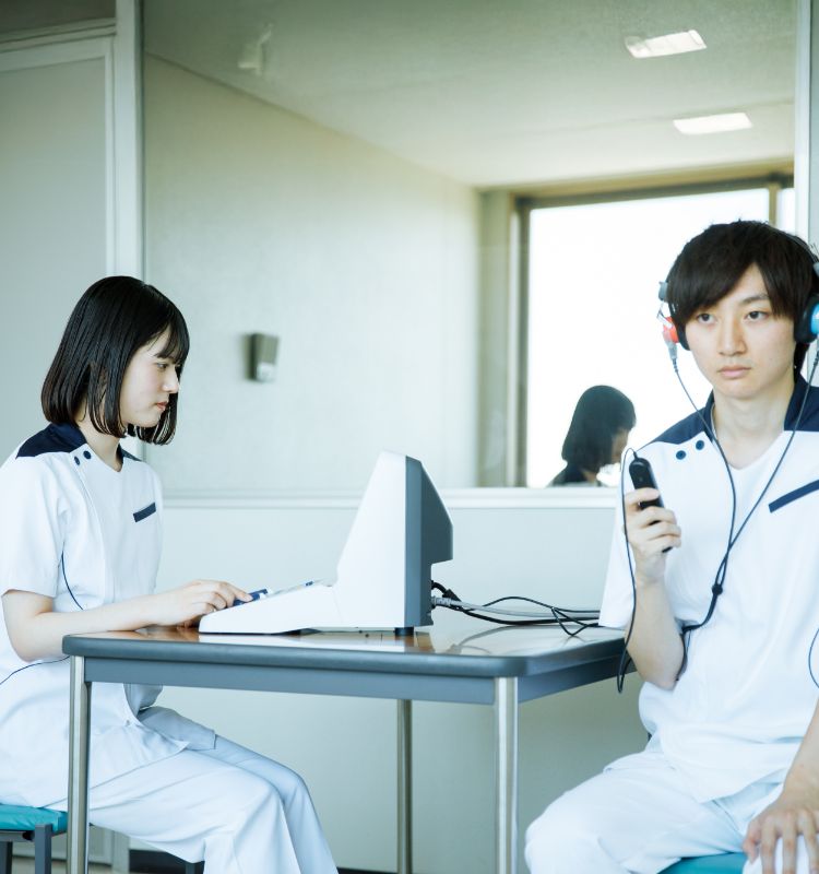 診断機器を使った実習の様子